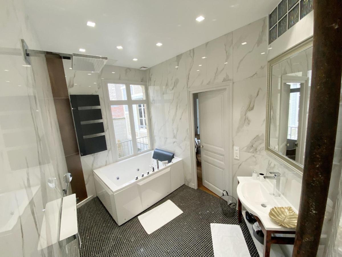 Le Clovis Suites Spa Sauna Reims Bagian luar foto