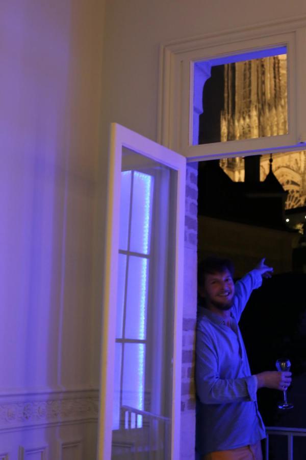 Le Clovis Suites Spa Sauna Reims Bagian luar foto
